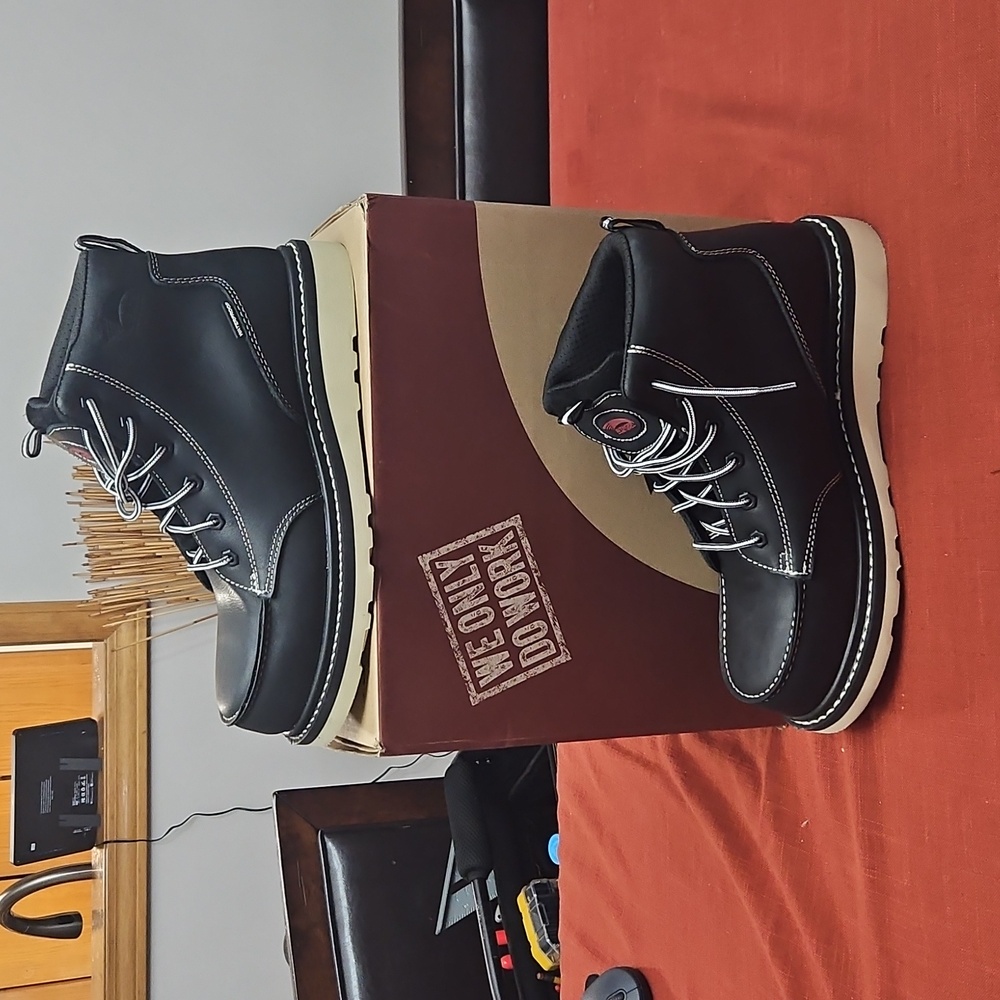 Men's AVENGER Carbo-fiber TOE Black Leather Work Boots Size: 10 Wide